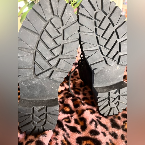 BLACK BOOTS - Picture 6 of 8